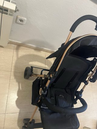 Carro de bebé negro