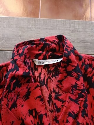Mono corto Zara estampado rojo y negro