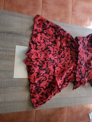 Mono corto Zara estampado rojo y negro