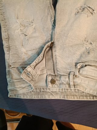 Vaqueros cortos rotos grises Bershka hombre