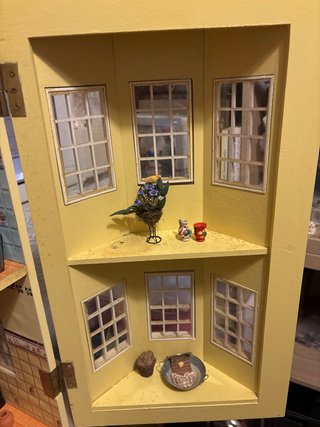 Casita de muñecas amueblada estilo clásico