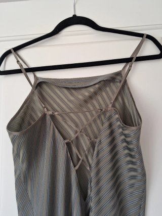 Elegante conjunto seda camisón y bata