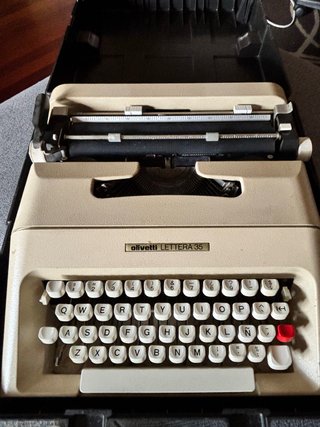 Máquina de escribir Olivetti Lettera 35 Beige
