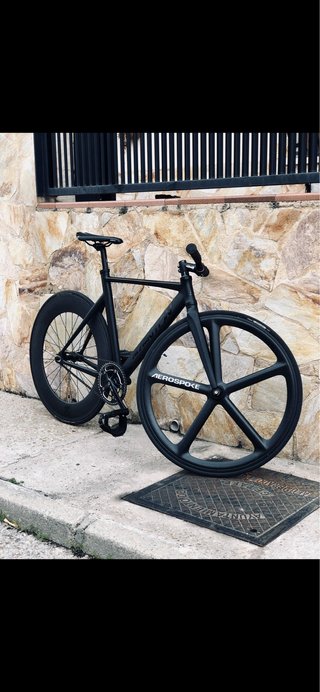 Bicicleta Fixie Negra Ruedas Aerospoke