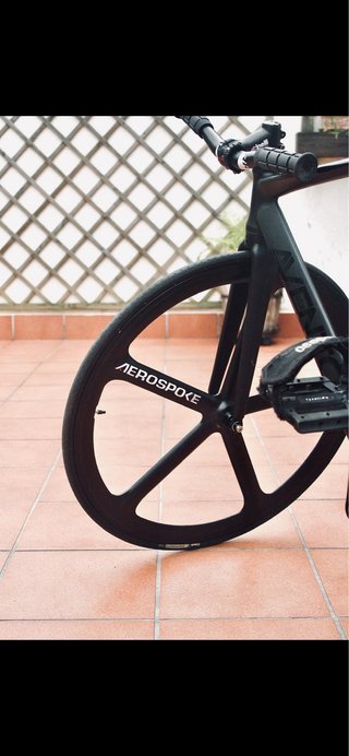 Bicicleta Fixie Negra Ruedas Aerospoke