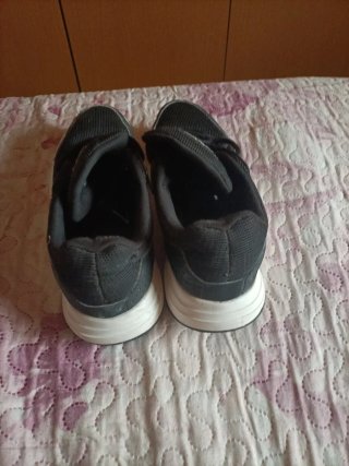 Zapatillas Adidas Negras y Blancas