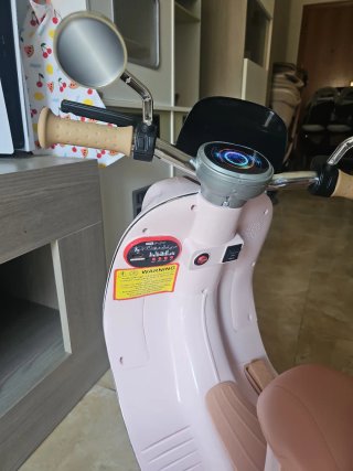Moto Eléctrica Infantil Rosa Estilo Scooter