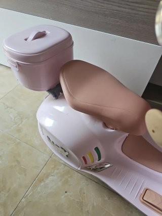 Moto Eléctrica Infantil Rosa Estilo Scooter