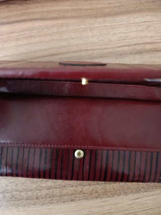 Cartera Bellini rayas negras y roja oscura