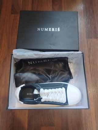 Zapatillas Numeris Negras y Blancas