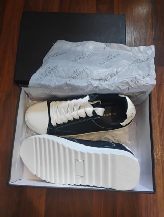 Zapatillas Numeris Negras y Blancas