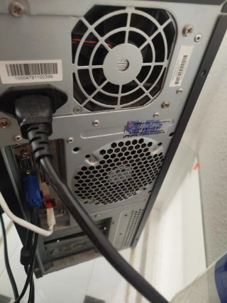 PC Completo con Monitor y Teclado