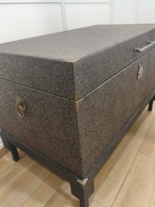 Baúl redecorado con olas azules estilo japones