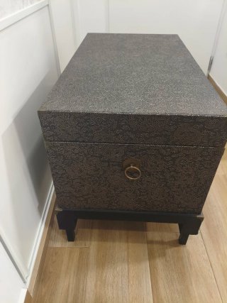 Baúl redecorado con olas azules estilo japones