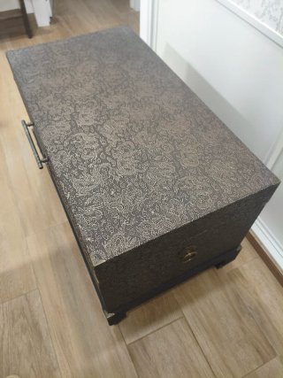 Baúl redecorado con olas azules estilo japones