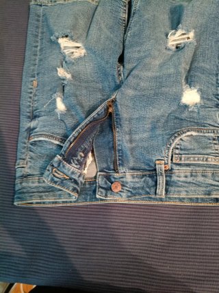Vaqueros cortos azules rotos Bershka hombre