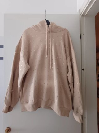 Felpa beige con cappuccio e brillantini