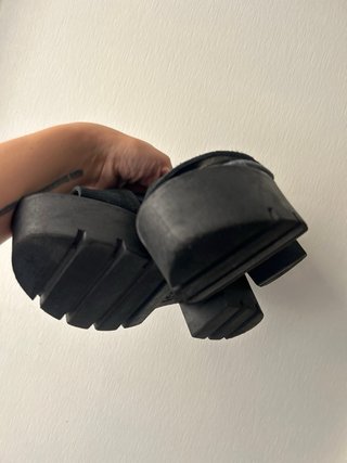 Sandalias negras plataforma piel ante
