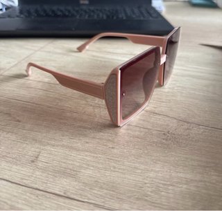 Gafas de sol grandes rosas con brillos