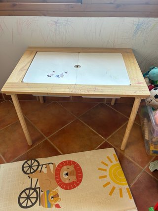 Mesa infantil de madera