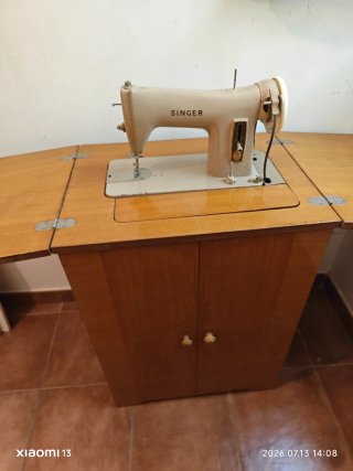 Máquina de coser Singer beige