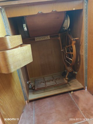 Máquina de coser Singer beige