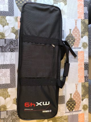 Yamaha MX49 con funda original