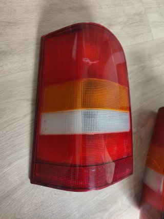 Pilotos traseros Mercedes Vito W638