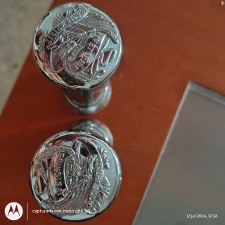 Puños de Moto Cromados con Diseño