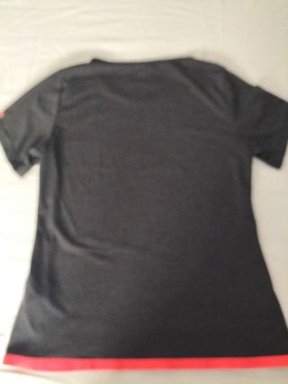 Camiseta deportiva Adidas gris y naranja