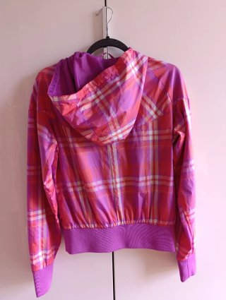 Chubasquero a cuadros rosa y morado