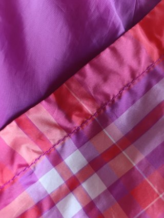 Chubasquero a cuadros rosa y morado