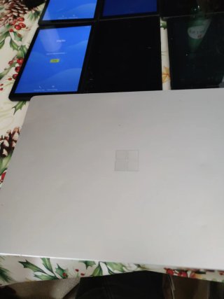 Tablets Negras y Azules Lenovo y tcl