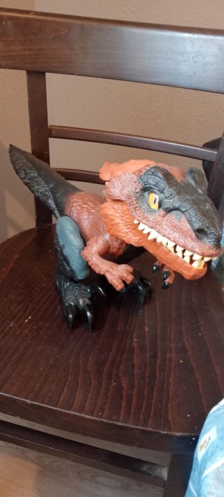 Dinosaurio mediano de juguete