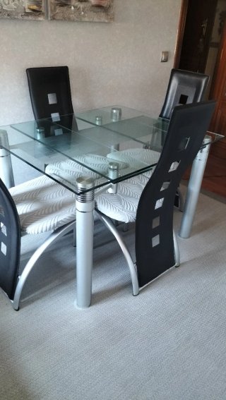Mesa de cristal y metal