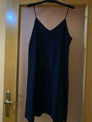 Vestido negro con tachuelas