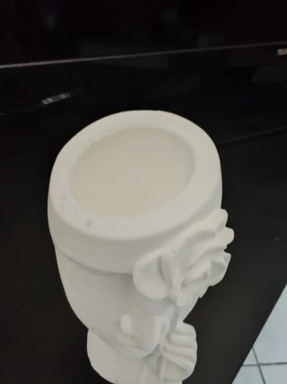 Busto donna stilizzato con rosa raffinata scultura