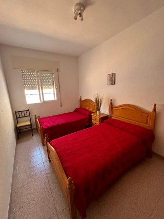 Se vende casa con huerto.