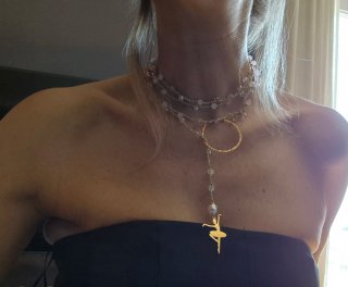 Collana dorata con cristalli rosa