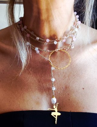 Collana dorata con cristalli rosa