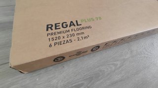 Caja Suelo Vinílico Regal Plus 70