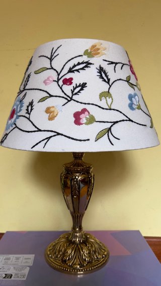 Lámpara de mesa latón