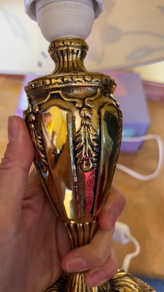 Lámpara de mesa latón