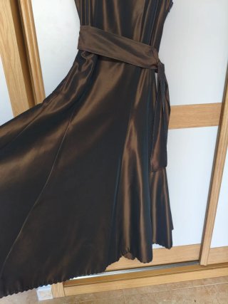 Vestido midi marrón Zara
