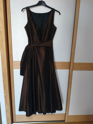 Vestido midi marrón Zara