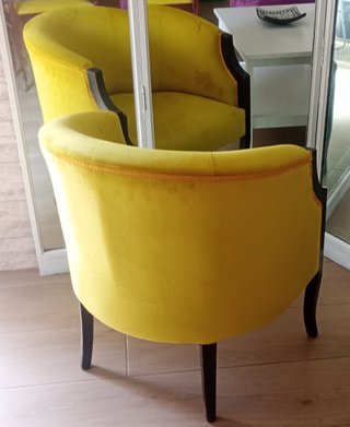 Sillón Vintage y Banqueta en Terciopelo