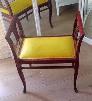 Sillón Vintage y Banqueta en Terciopelo