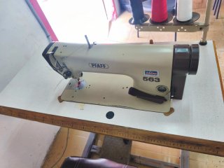 Máquina de coser industrial Pfaff plana