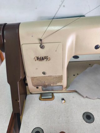 Máquina de coser industrial Pfaff plana