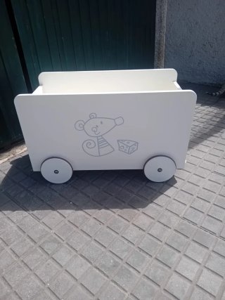 Baú infantil Micuna com rodas